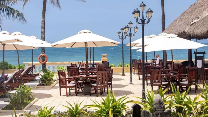 Beachfront restaurants in Cua Dai Beach