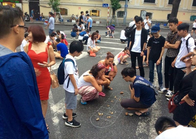 Traditional Vietnamese folk games