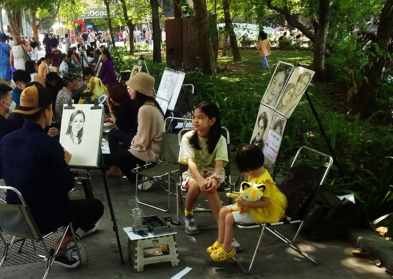 Local artists sketch portraits