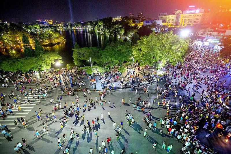 Hanoi Walking Street Guide: Food, Music & Nightlife