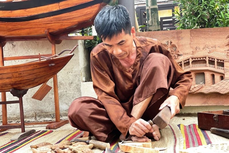 Kim Bong artisans