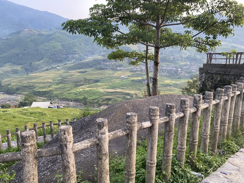 The road to Sapa Ancient Rock Field
