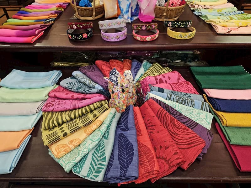 Vietnamese silk products
