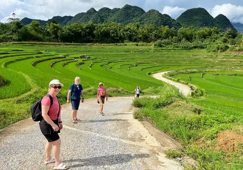 village paths and terraced rice fields Sin Chai