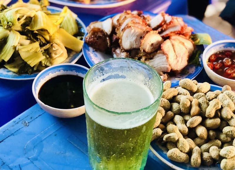 Drink fresh local Bia Hoi