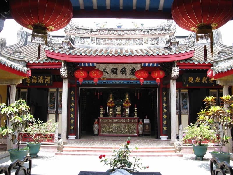 Front hall and inner courtyard