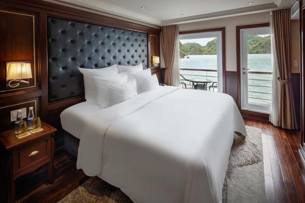 Paradise Elegance Cruise