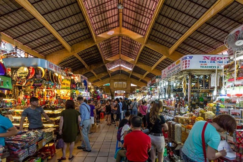 Visit the Ben Thanh night market