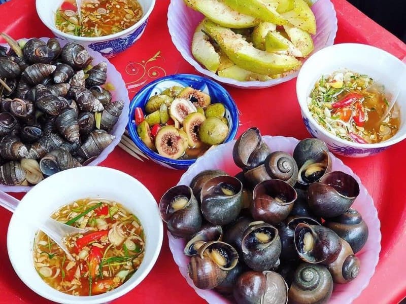 Saigon street snails