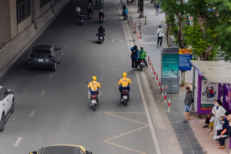 Taxi and ride-hailing apps in Hanoi Old Quarter