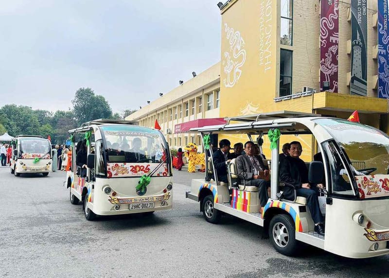 Electric car tours in Hanoi Old Quarter