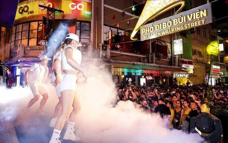 Street performance on Bui Vien Street