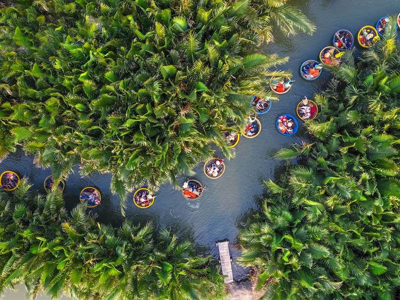 Ride a basket boat