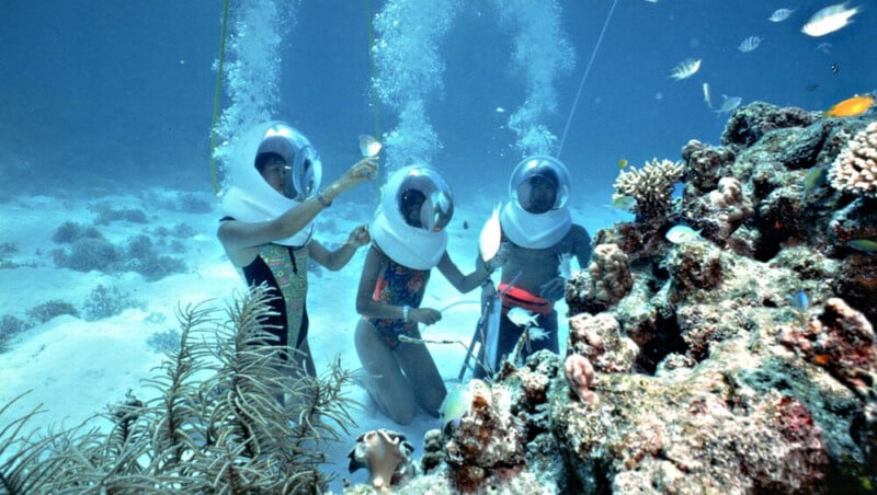 Walk underwater with helmet
