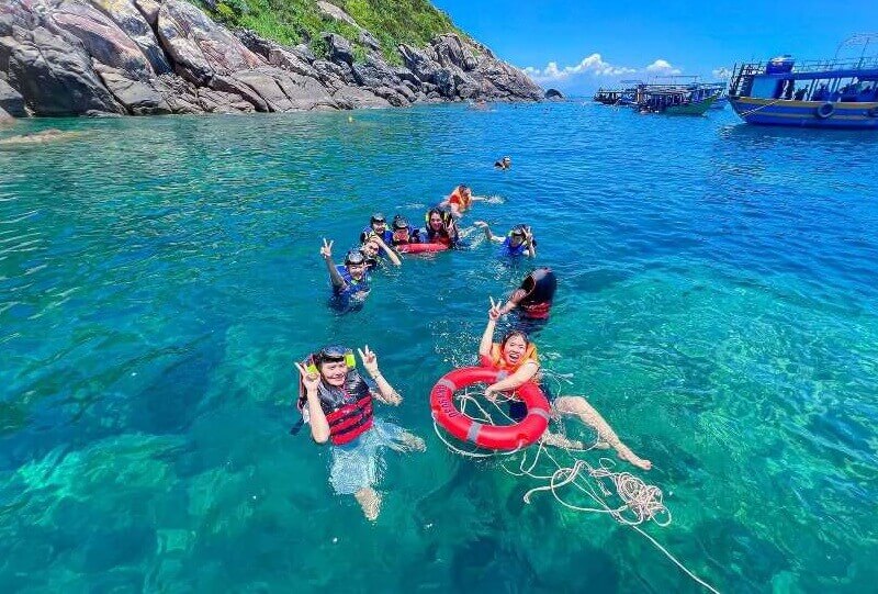 Tourists visiting Cham Island