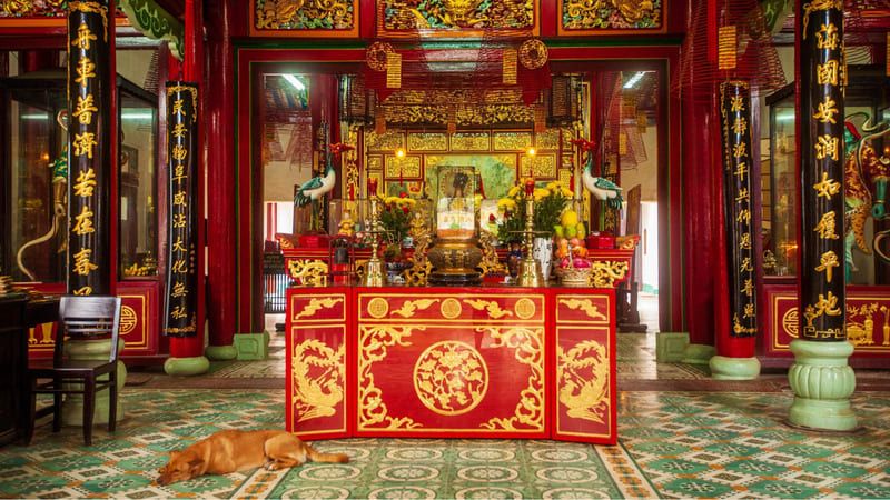 The main shrine to Thien Hau