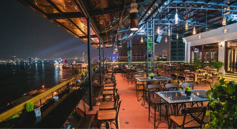 M Bar at Hotel Majestic Saigon