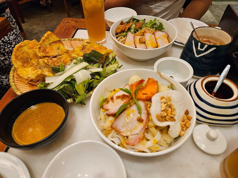 Cao Lau Ba Le