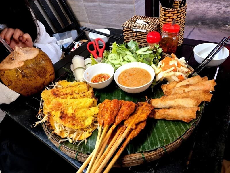 Banh Xeo and with Hoi An rolls