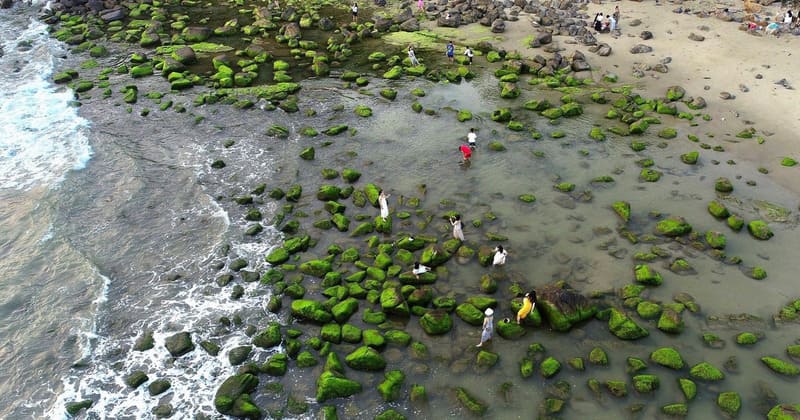 Rocky shoreline at Nam O Beach