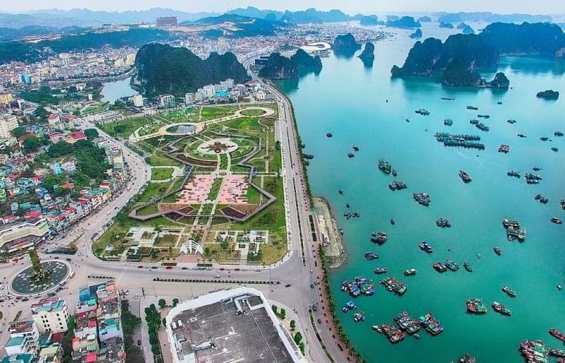 Gateway to Ha Long Bay (Quang Ninh)