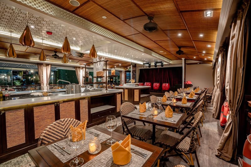 Dining on a Saigon River cruise