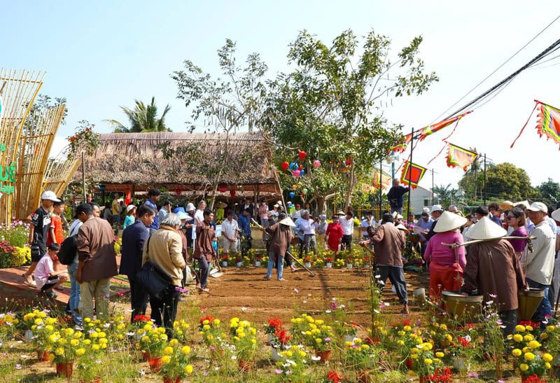 Cau Bong Festival