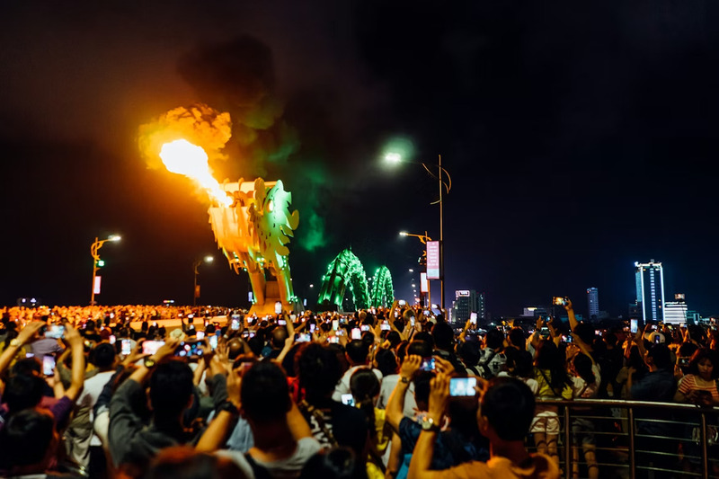 The fire performance at Dragon Bridge