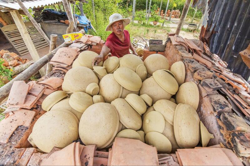 best-things-to-do-in-hoi-an-16 Pottery village