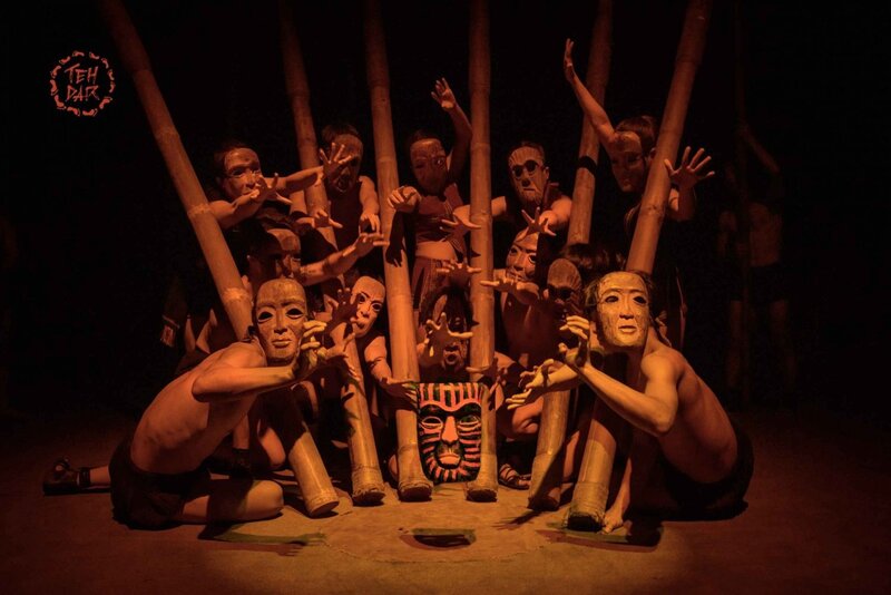 best-things-to-do-in-hoi-an-28 Teh Dar bamboo circus show