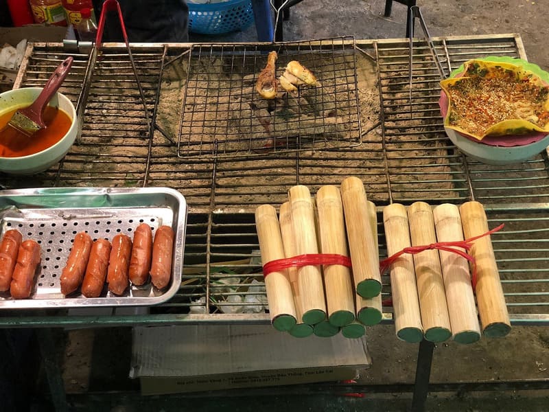 Skewers and com lam at a food stall
