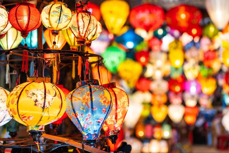 Lantern lits at night market