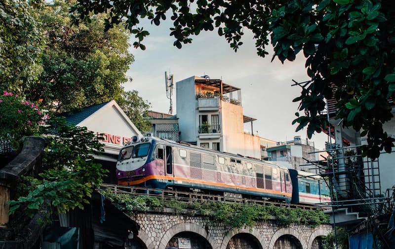 A train is heading to Long Bien Bridge