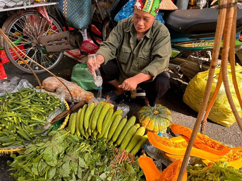 Fresh vegetables sold at Long Bien Market