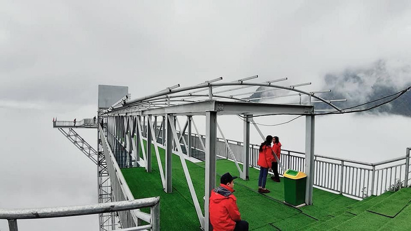 Rong May Glass Bridge Security Gate