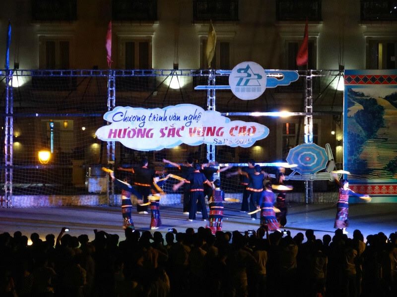 A local dance performance in Sapa