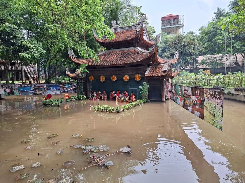 Water puppet show